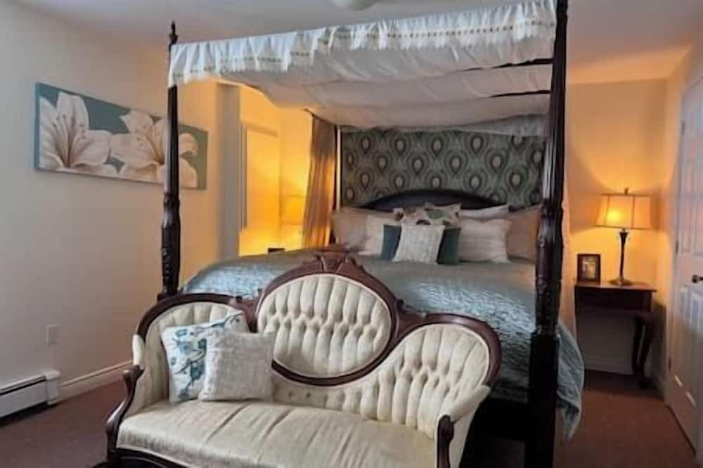 Halifax House | Timeless Elegance Embellished Mahogany Canopy Beds