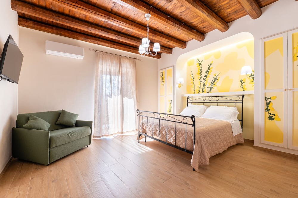 Caccamo Apartment | Deluxe Triple Room with Balcony, Wi-Fi and Air Conditioning