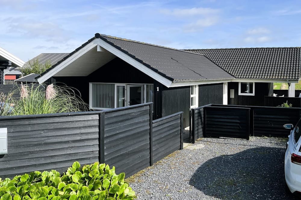 Mesinge House | "Lanica" - 150m from the sea by Interhome