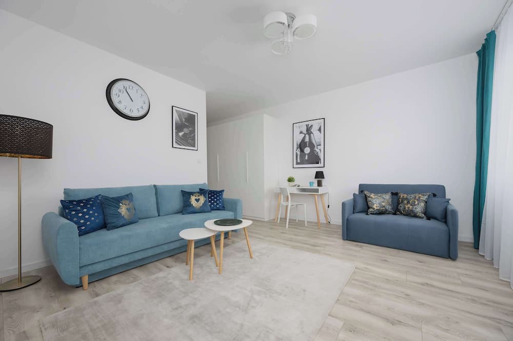 Ursus Apartment | Posag 7 Panien 18 Warszawa | Blue Apartment with Desk and Parking