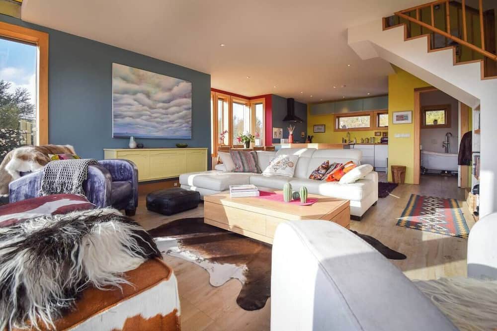 Capital Region House | Elegant house in nature reserve at city limits. Peace and tranquility!