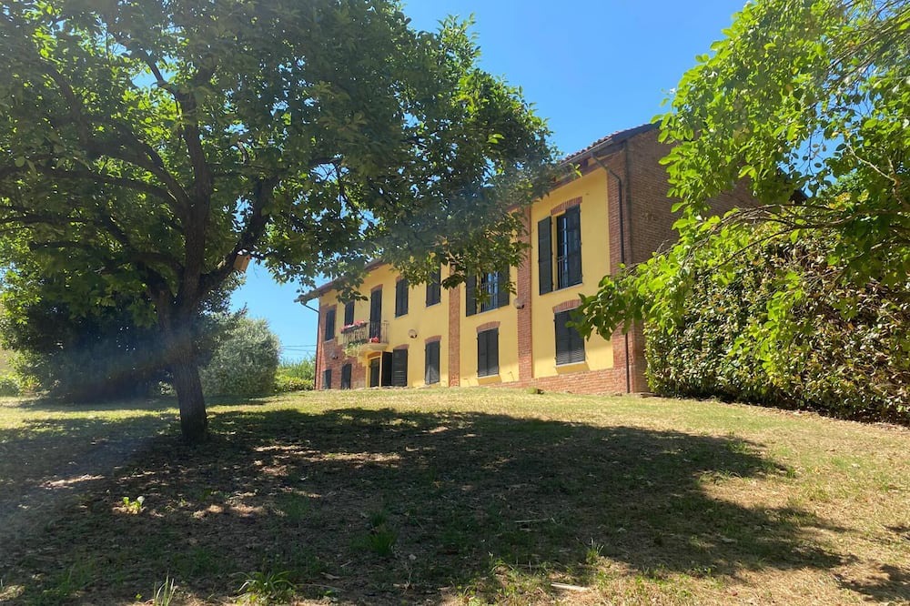 Cantarana House | Charming Italian house in Cantarana for 6 guests, 3 bedrooms.