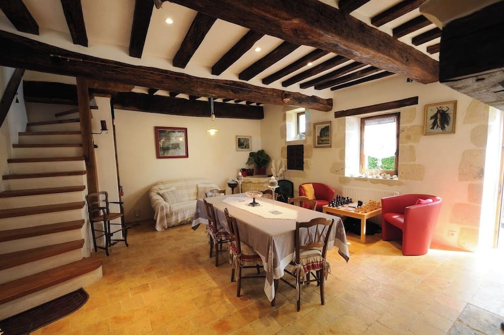 Saint-Germain-des-Grois Bed & Breakfast | Superb percheronne house surrounded by greenery. the fireplace will warm you up.