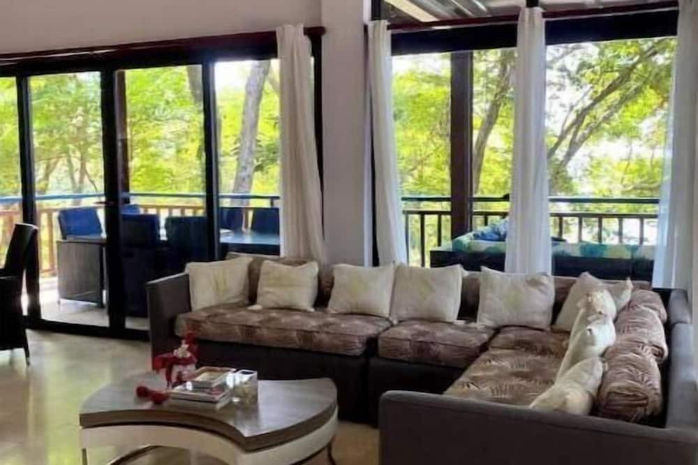 Isla Saboga Apartment | Saboga Beachfront Villa - Island Getaway for 11
