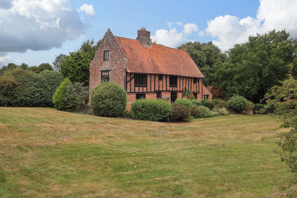 Beccles Cottage | KEIRS COTTAGE, family friendly, with open fire in Beccles