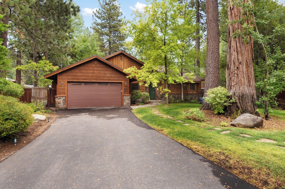 Tahoe Sierra Estates Cabin | Bearadise Luxury Cabin - Close to Tahoe City, Hot Tub
