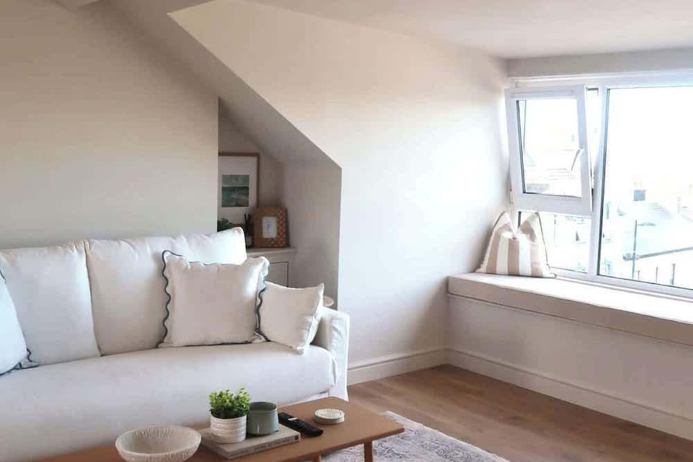 Donaghadee Apartment | Bright Coastal Retreat – Stunning Sea Views