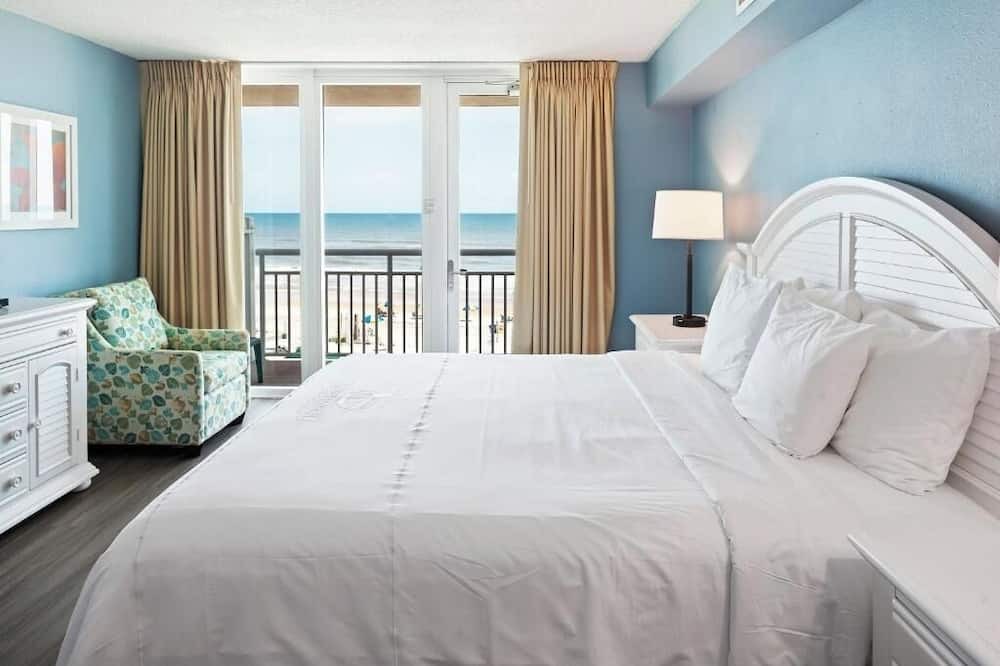 Ormond Beach Hotel | Atlantic View 1BR w/Kitchen, Pool, and Easy Access to Sun, Sand, and Dining