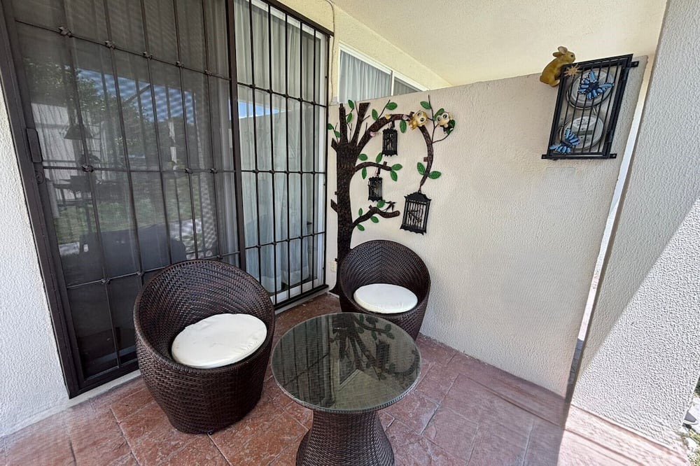 Xochitepec House | CASALUNA frentealberca AirAc