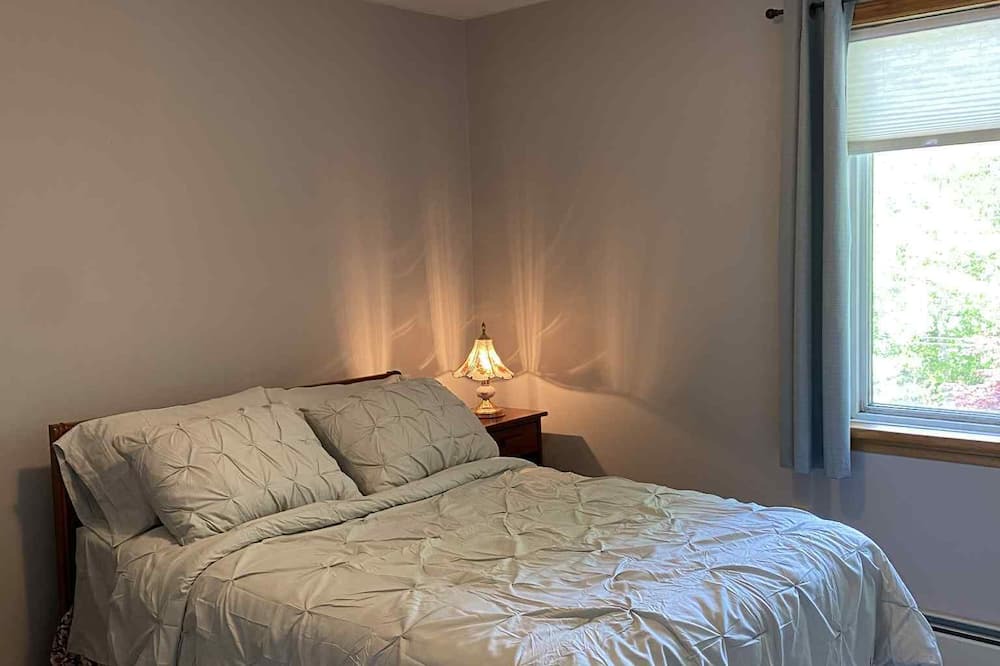Fall River House | Arbo Guest Room