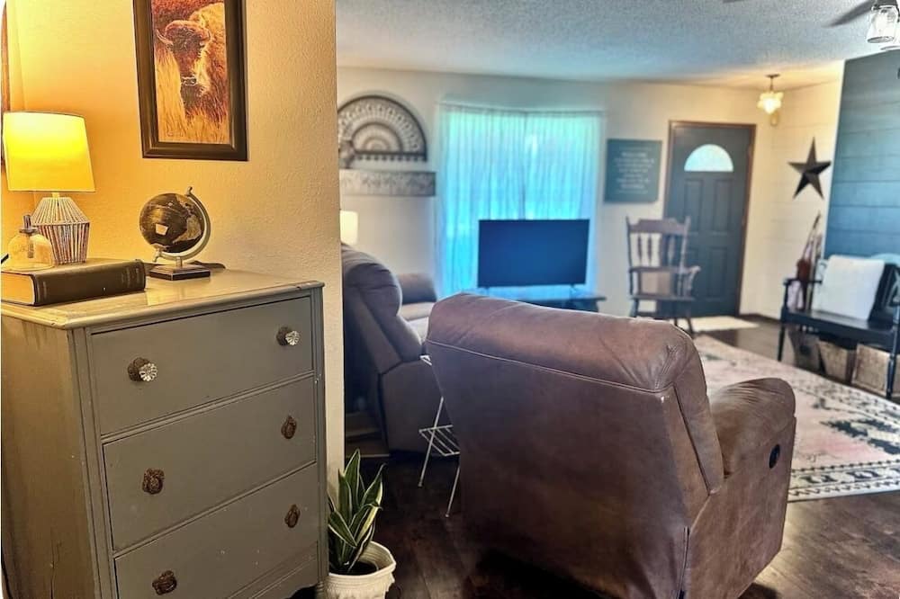 Clinton Other | Family friendly Countryside stay! Easy access to Route 66 and I-40