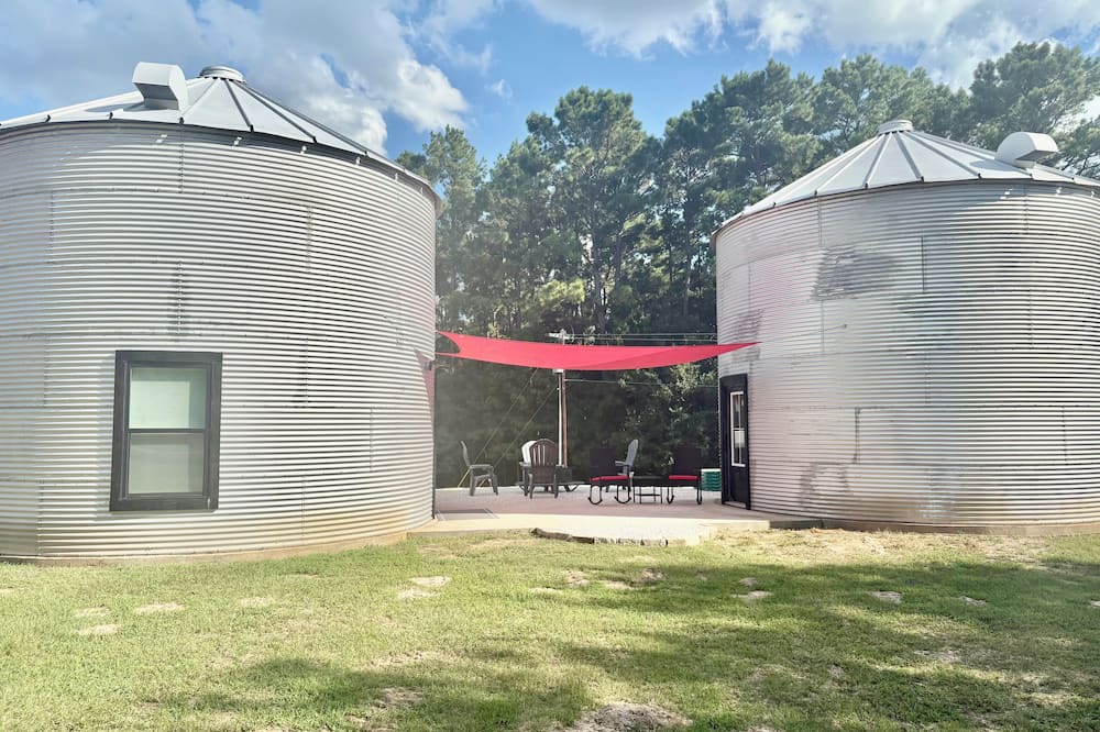 Navasota Cabin | One of a kind grain bin silo cabin getaway near wedding venues and A&M!