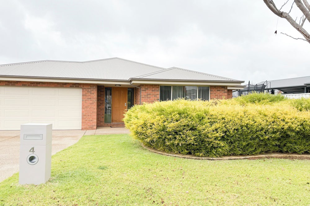 Estella House | 4 Pinnacle Place, Estella