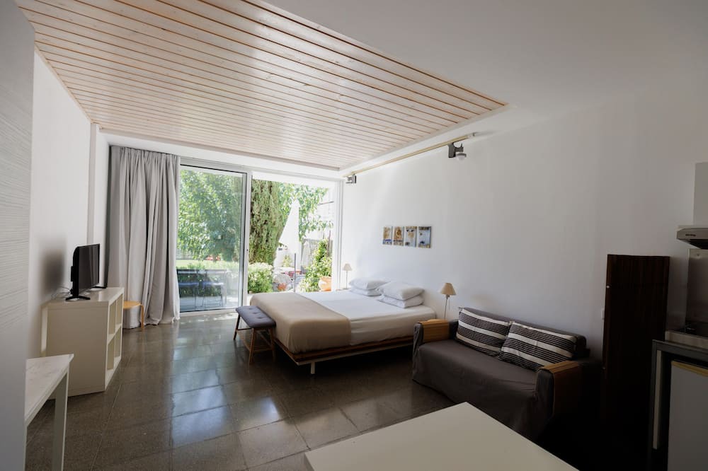 Pentakomo Apartment | Eupnea | Studio Apartment, Art by PraXis Apartments