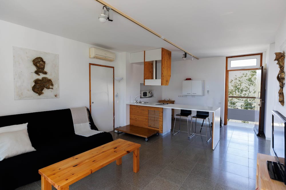 Pentakomo Apartment | Euploia | One-Bedroom Apartment, Art by PraXis Apartments