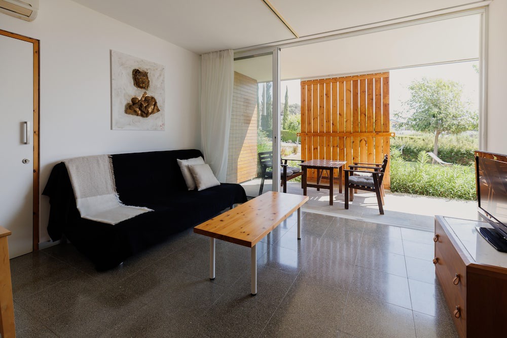Pentakomo Apartment | Eunoia | One-Bedroom Apartment, Art by PraXis Apartments