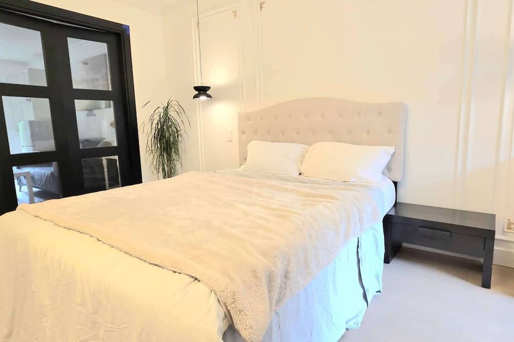 Steveston House | Guest Suite Studio One bedroom Large bathroom living room fenced yard Privacy