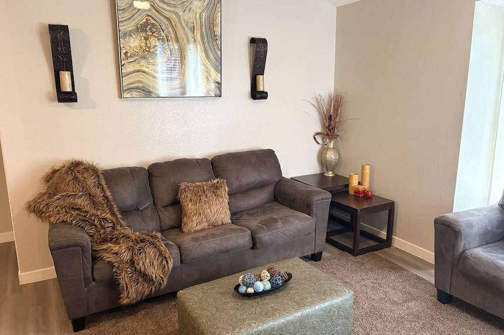 West Arlington Condo | Luxury Escape Located 15 Minutes from AT&T Stadium two-minute from Parks Mall.