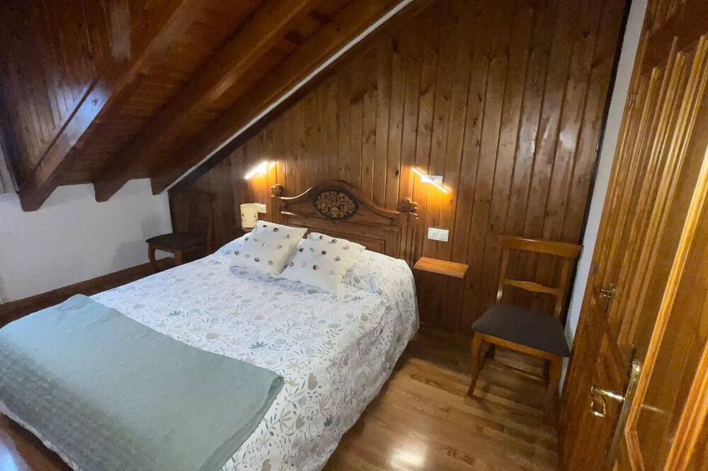 Benasque Apartment | Cozy penthouse in the center of Benasque