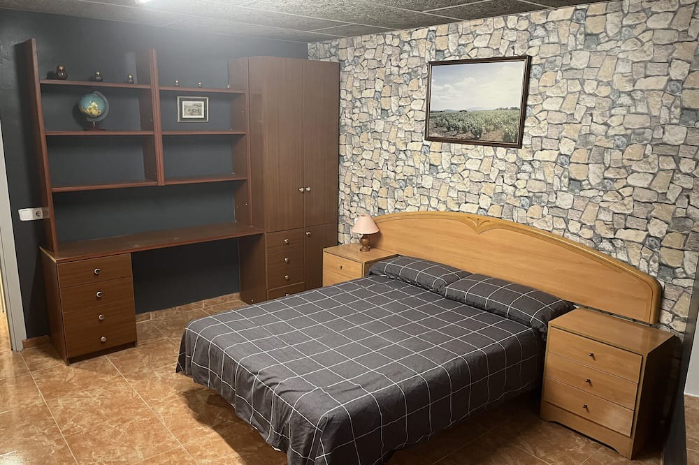 Villalba dels Arcs Apartment | Apartment 'Lo Perxe' with Mountain Views, Wi-Fi and Air Conditioning