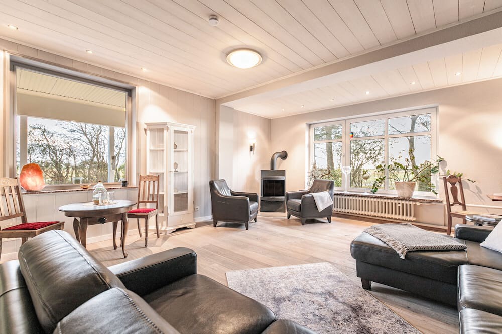 Cecilienkoog Apartment | Apartment 'Denkerhof Auszeit' with Shared Garden and Wi-Fi