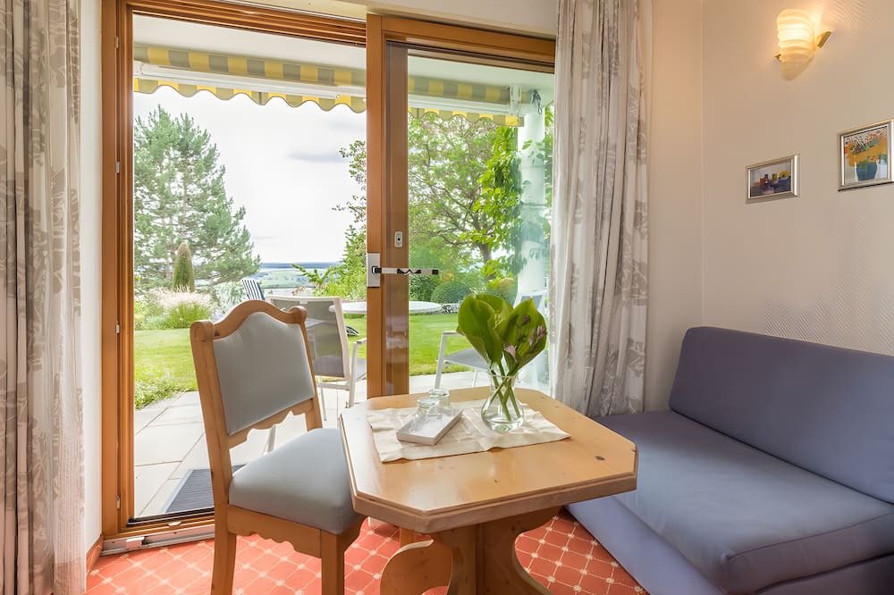 Gailingen Apartment | Room 'Doppelzimmer 4' with Mountain View, Private Terrace and Wi-Fi