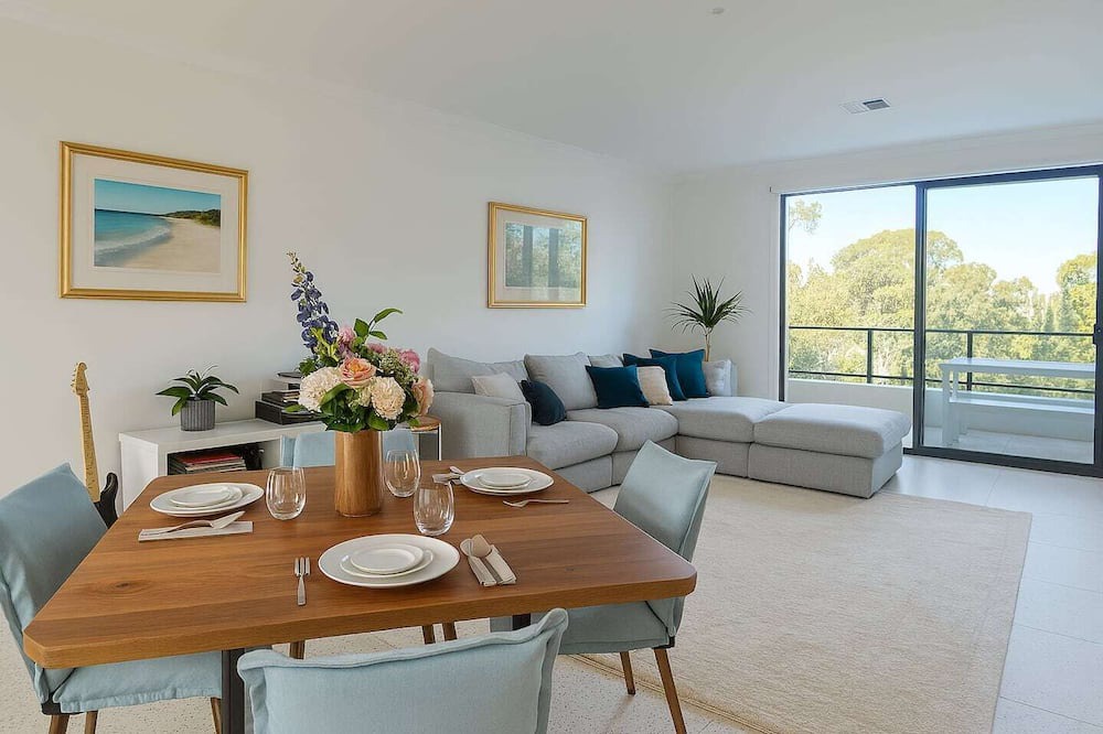 Glendalough House | This modern and well-appointed home offers a comfortable stay in a quiet residential pocket, perfectly located just minutes from the city and Perth’s stunning beaches.