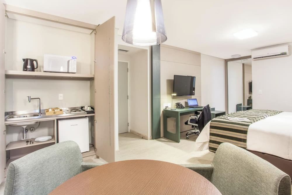 Sion Apartment | Modern Studio in the Best Spot in the South Zone of Belo Horizonte, Residential and Quiet