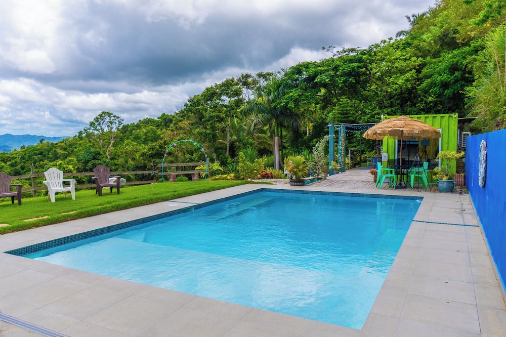 Quebrada Infierno House | Panoramic Views, Pool, A/C and Spectacular Rooftop in Gurabo