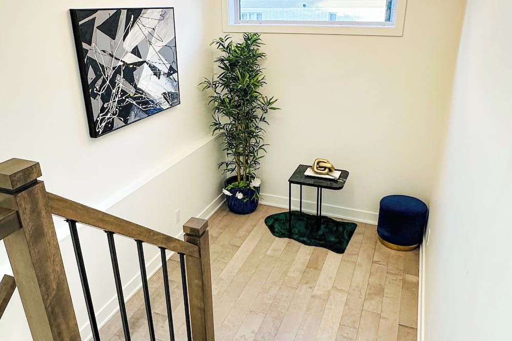 Saint-Hubert House | Baraqah Residence Gorgeous 5BD+2Prk Home 15min-MTL