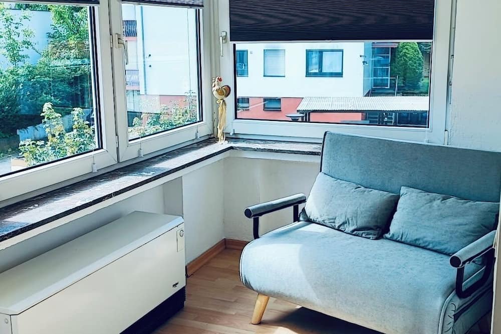 Friedrichsdorf Apartment | Top floor apartment with conservatory perfect for a couple or one person