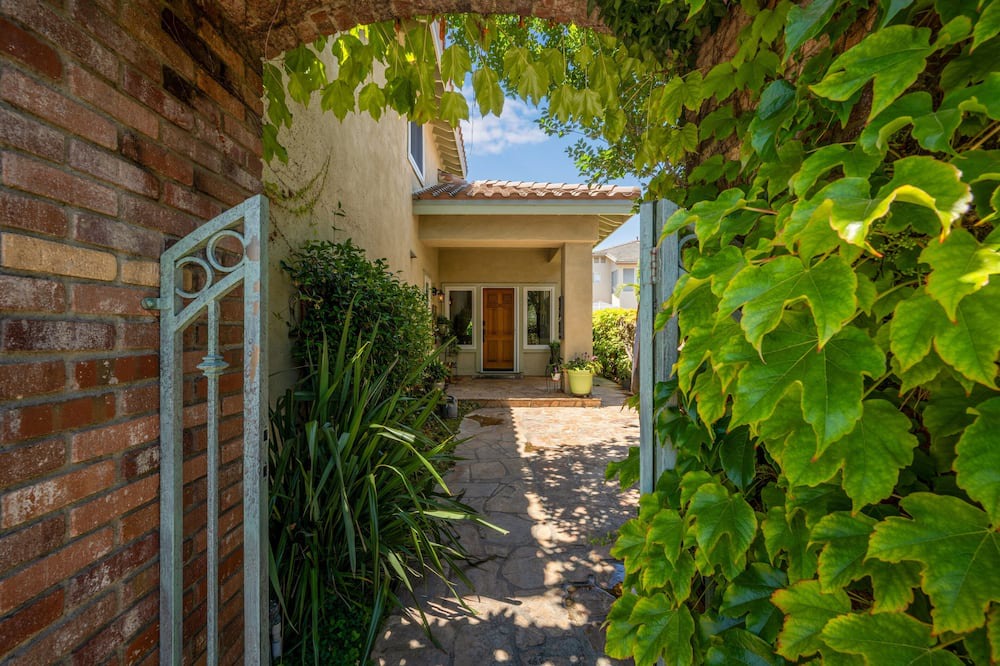Cypress House | The Great Park Place! Beautiful 2bd, 2 bath, centrally located, cul-de-sac home.