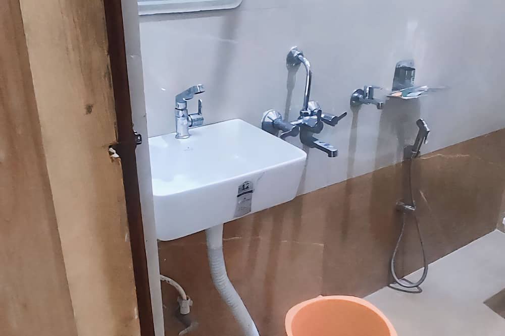 Kannauj Hotel | Amazing 5-bedroom hotel with AC in charming Tirwaganj