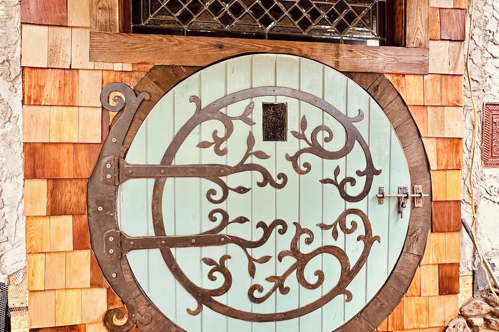 Newell Cabin | Riverview Hobbit Retreat on 100 Acres