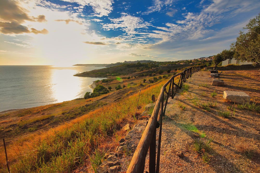 Sciacca Apartment | Bongiovi Houses - App. Yellow - 2 min from the beach, with garden and sea view
