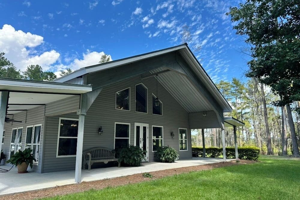 Statesboro House | Brand New Game Day Listing! GATA Getaway! 2 bed, 2 bath, 15 min from Stadium.
