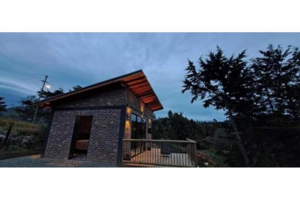 Rionegro Ski Chalet | Lodging La colonia