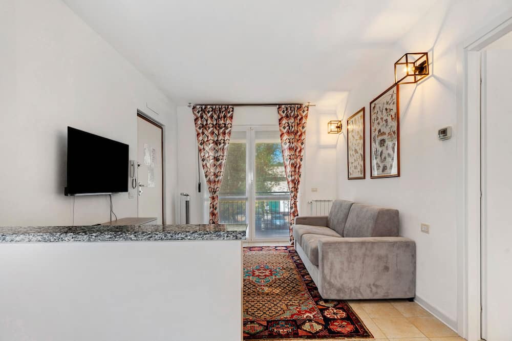 Lonate Pozzolo Apartment | Apartment '9' with Shared Garden, Balcony and Wi-Fi