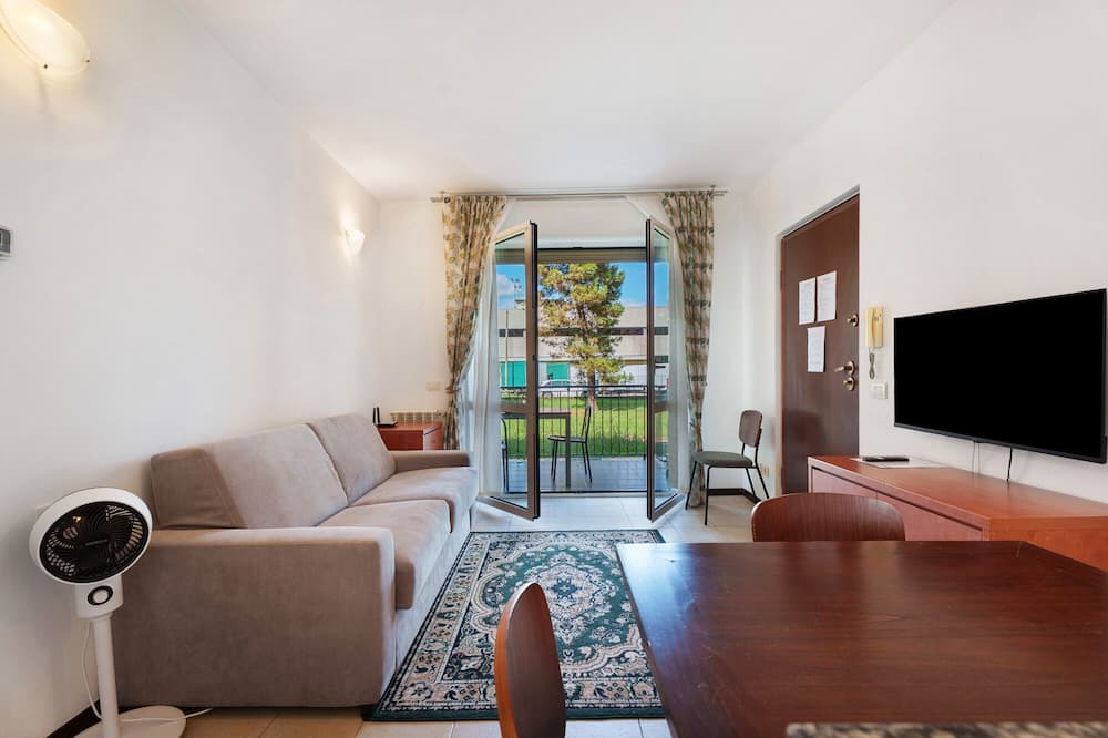 Lonate Pozzolo Apartment | Apartment '2' with Shared Garden, Balcony and Wi-Fi