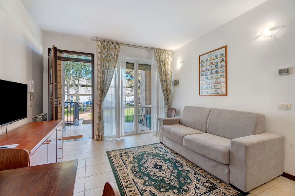 Lonate Pozzolo Apartment | Apartment '5' with Shared Garden, Balcony and Wi-Fi