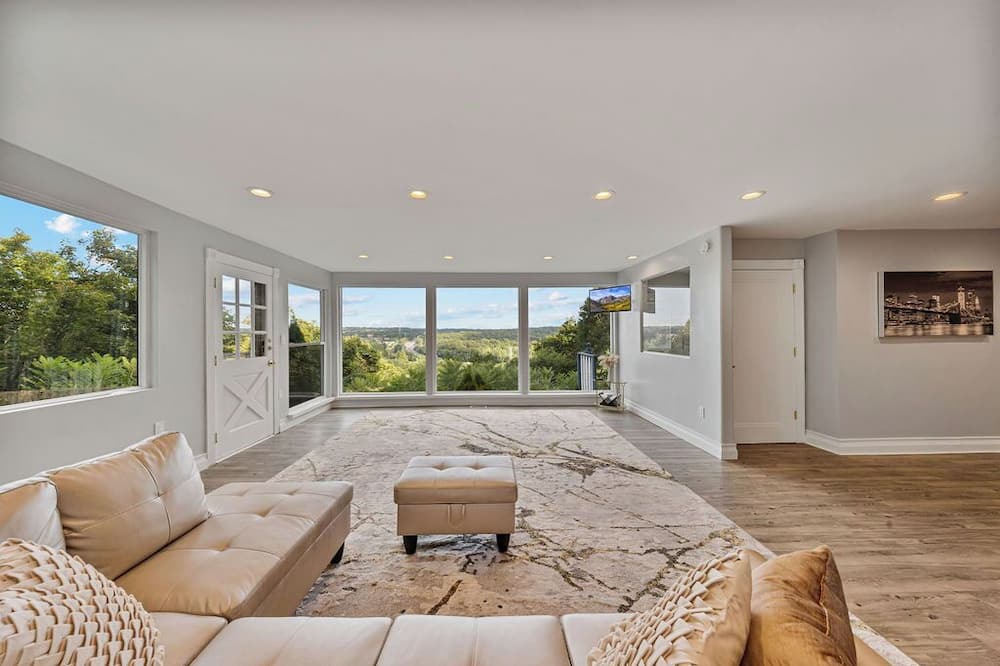 Suffern House | Modern Mountain-View Retreat | Fire Pit Smart TVs Private Deck Workstation