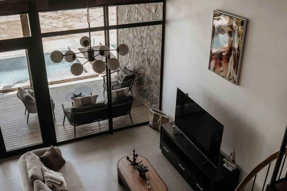 Las Escobas del Venado Villa | Playa Laska – Beachfront Luxury Villa & Pool in Playa Venao - Duplex A