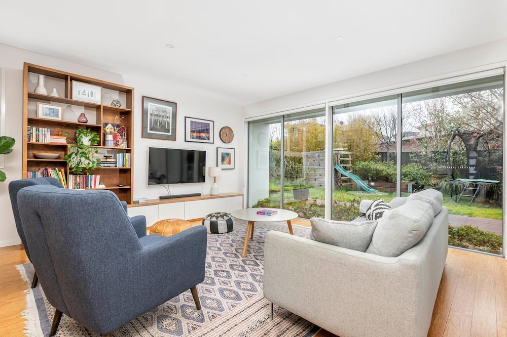 Wright House | Cullen Stay Calm Connected Convenient