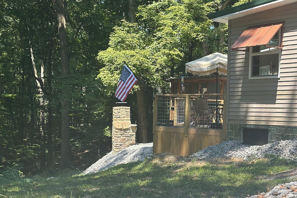 Cadiz Cottage | Charming Treehouse Haven located near Lake Barkley. Close to Turkey Bay & ramp