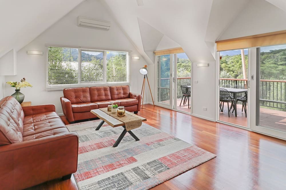 Merrijig House | Jarrah House - Sleeps 10 - Merrijig