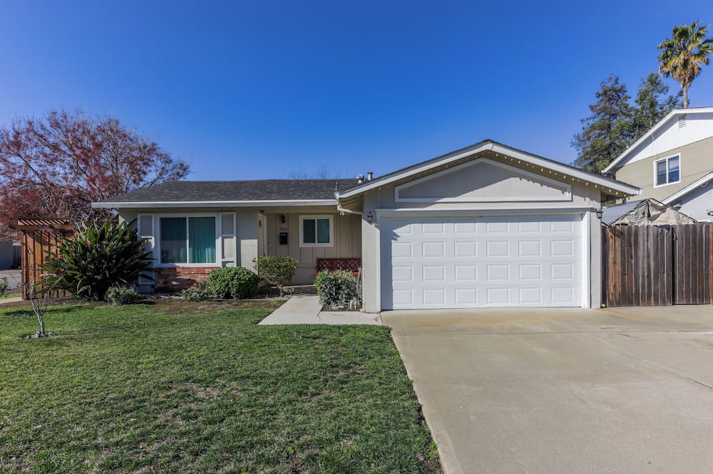 Fremont House | Charming 3-bedroom house in delightful Fremont with AC