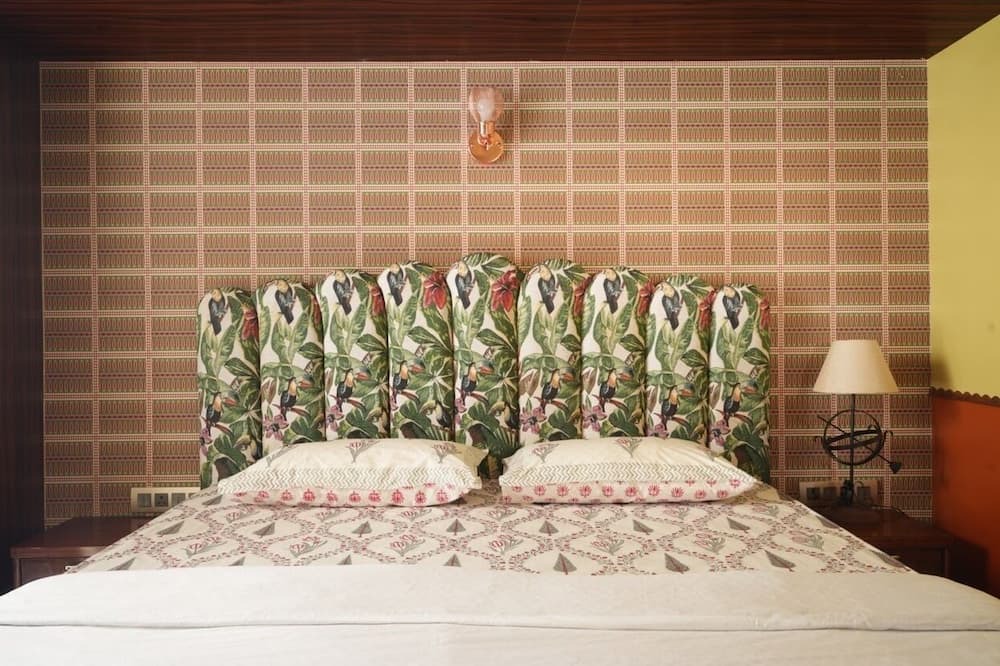 Cooke Town Apartment | Luxe 1BHK Suite :Cooke Town : King bed, WFH, balcony, AC, wifi, power bkp, LGBT+