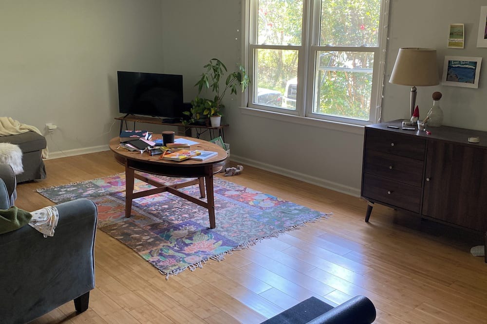 Athens Other | Charming 1-bedroom farmhouse 7 miles from downtown Athens