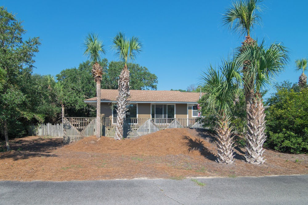 Debordieu Colony House | Steps away from the beach
