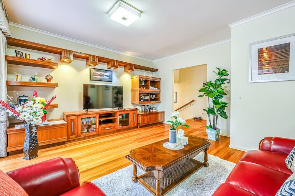 Balwyn North House | StayAU Pet-Friendly 4BR Retreat in Balwyn North